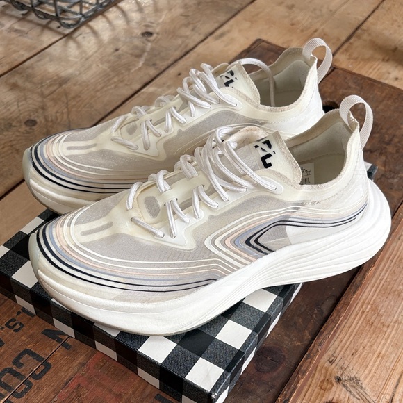 APL Women’s Streamline Sneakers - Picture 6 of 6
